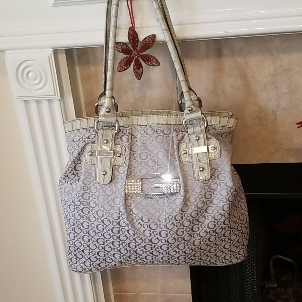 Guess Purse - Picture 3 of 9